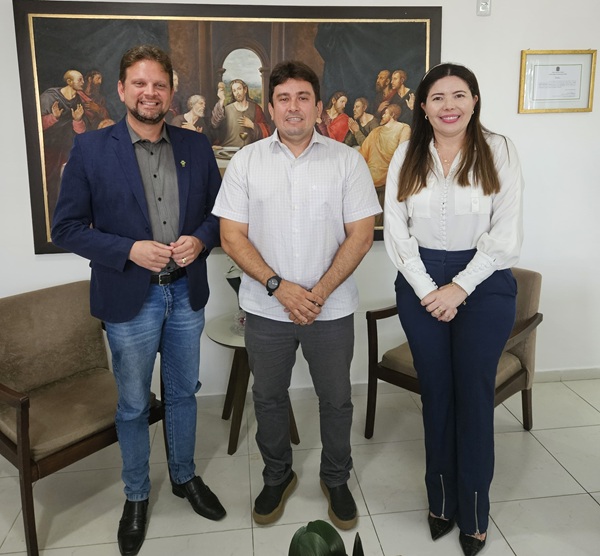 Em reunião, prefeito Helder Carvalho, presidente Amanda Silveira e presidente do HNL discutem últimos ajustes para o início dos atendimentos oncológicos em Sousa  